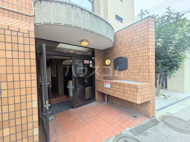 21/30 エントランス