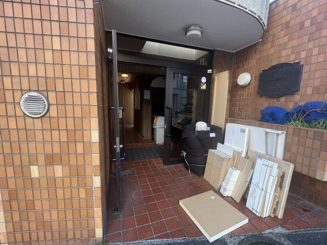 21/30 エントランス