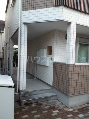 28/30 エントランス