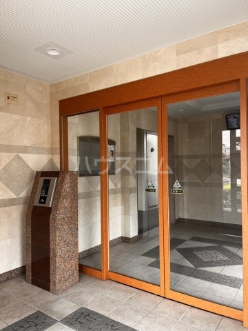 28/30 エントランス