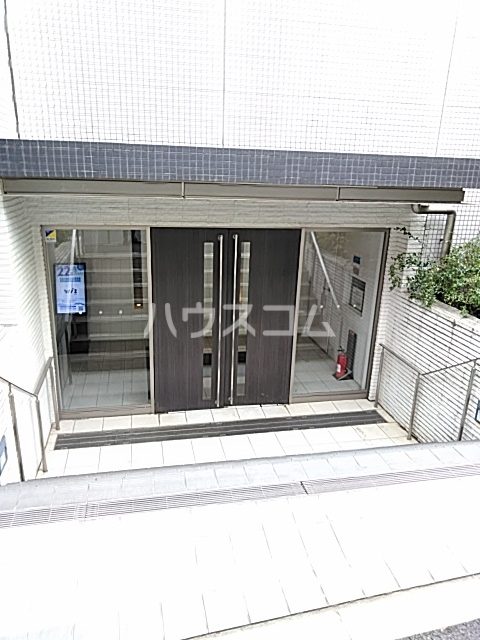 27/30 エントランス