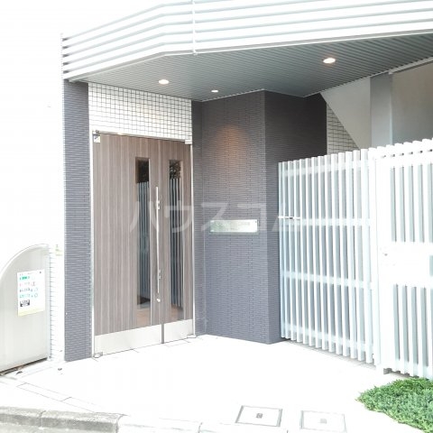 28/30 エントランス