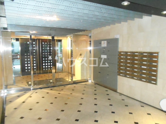 20/30 エントランス