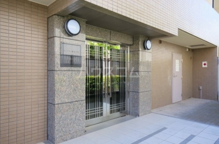 13/22 エントランス