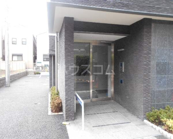 21/30 エントランス