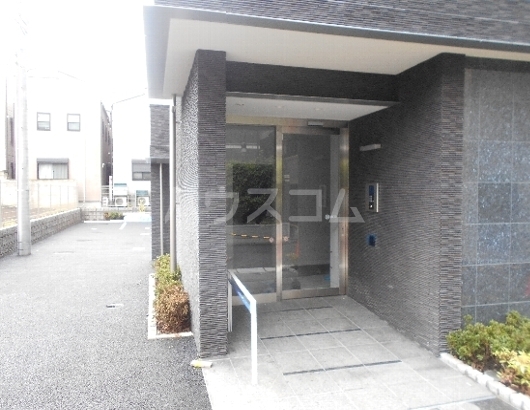 21/30 エントランス