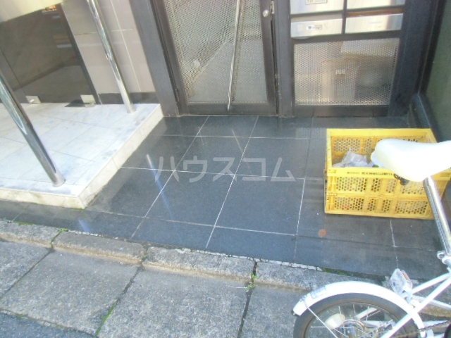 2/4 エントランス
