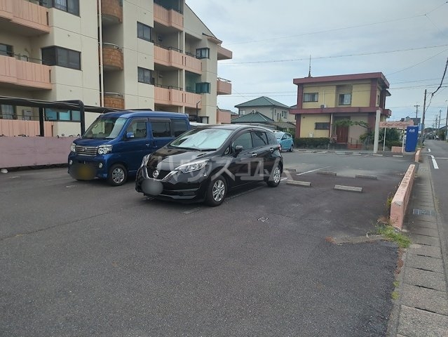 23/30 駐車場