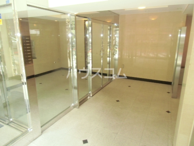 21/30 エントランス