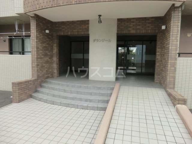 22/30 エントランス