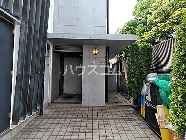 24/28 エントランス