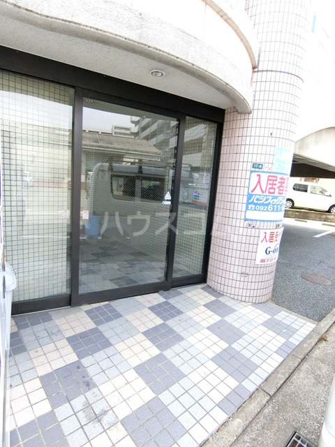 22/26 エントランス