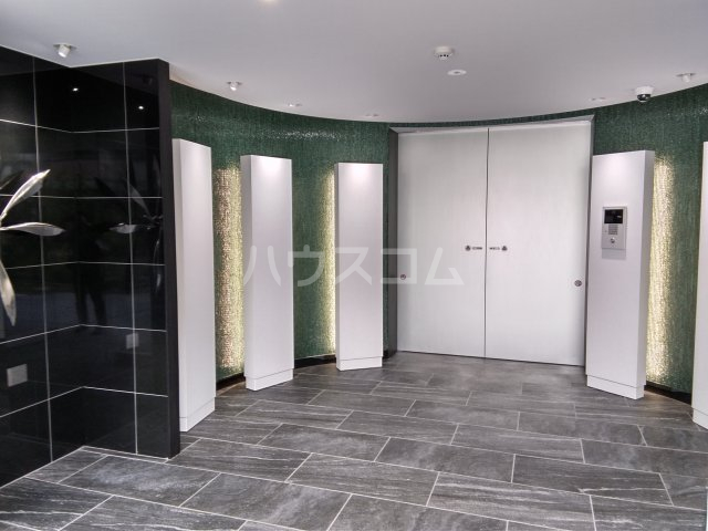 21/30 エントランス