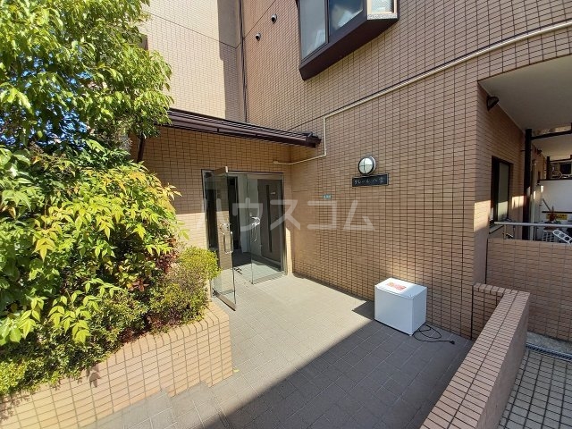 21/27 エントランス