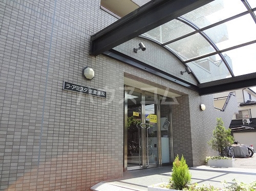 19/26 エントランス