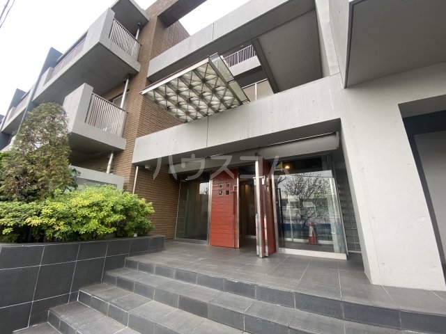 21/25 エントランス