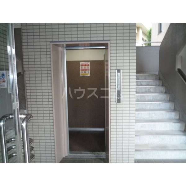 28/30 エントランス