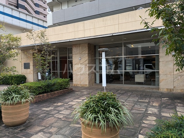 28/30 エントランス