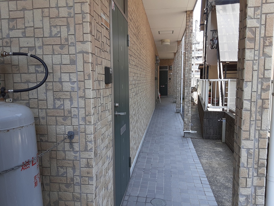 21/30 エントランス