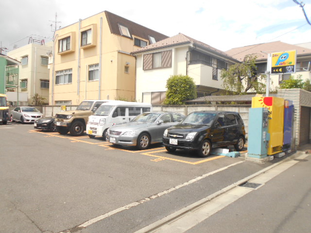 22/30 駐車場
