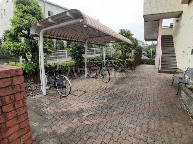 13/18 エントランス
