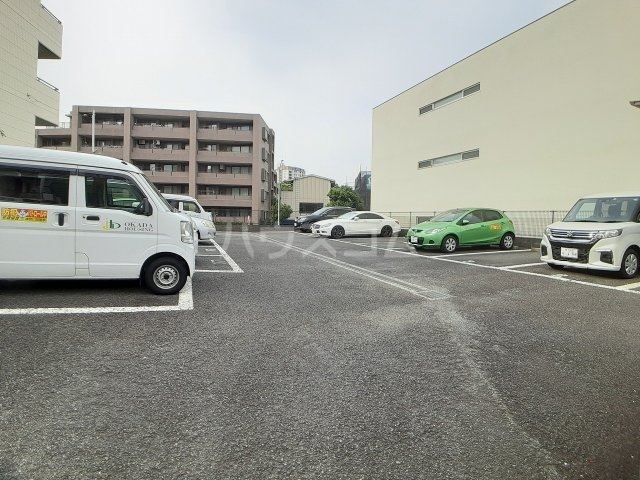 14/18 駐車場