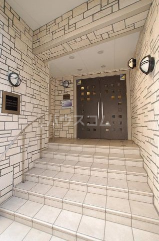 20/30 エントランス