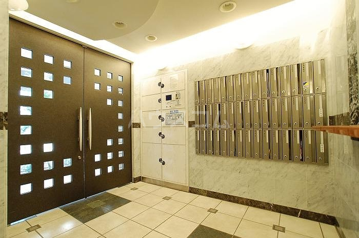 21/30 エントランス