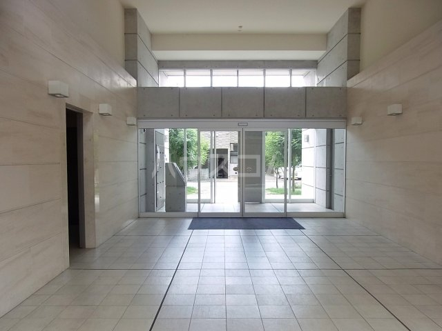 19/26 エントランス