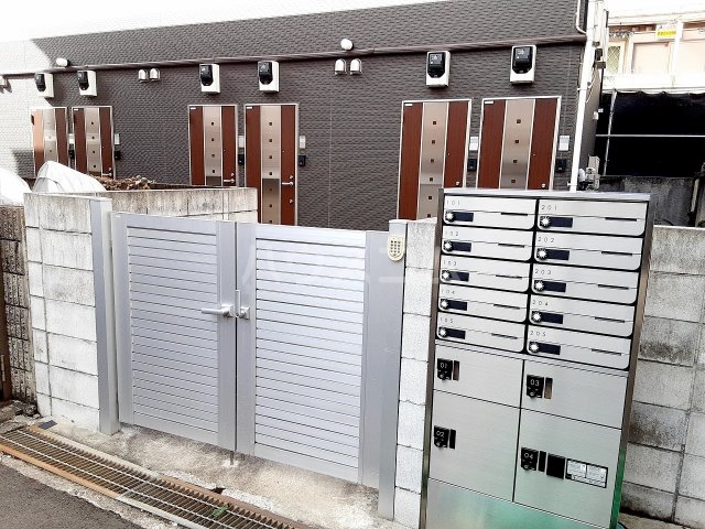 28/30 エントランス