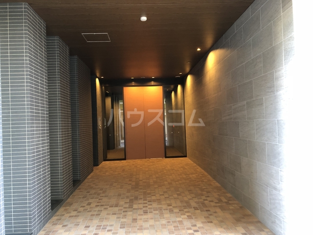 13/18 エントランス