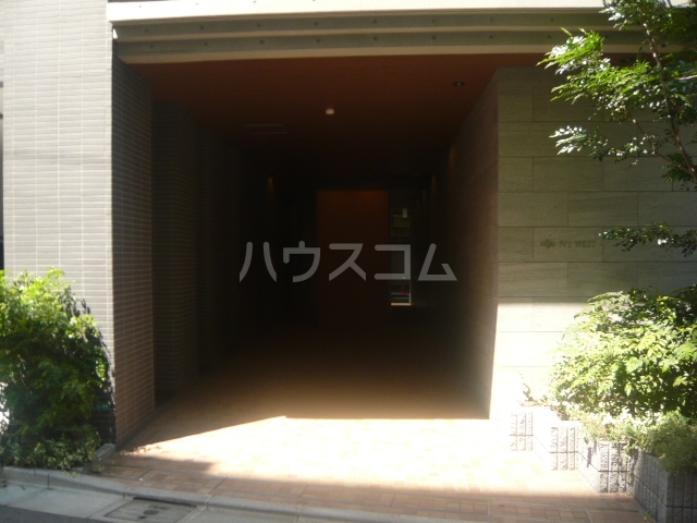 27/30 エントランス