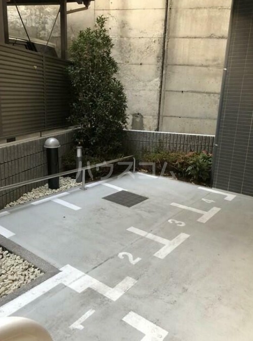 13/23 駐車場