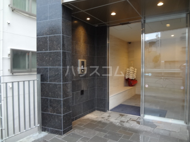 24/30 エントランス