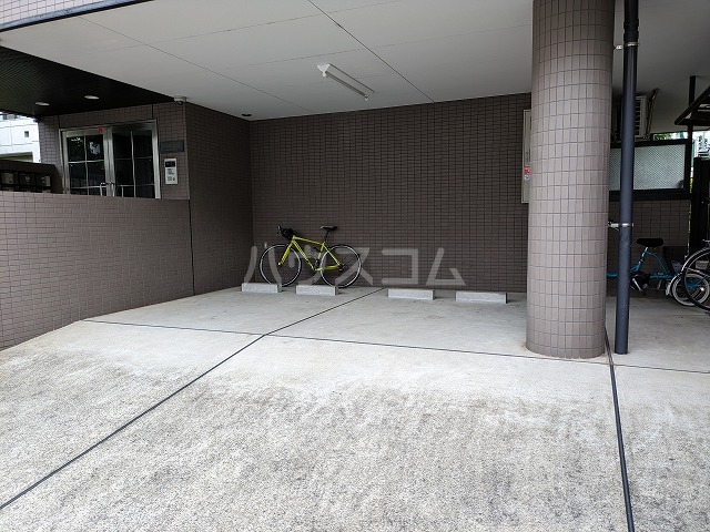 27/30 駐車場
