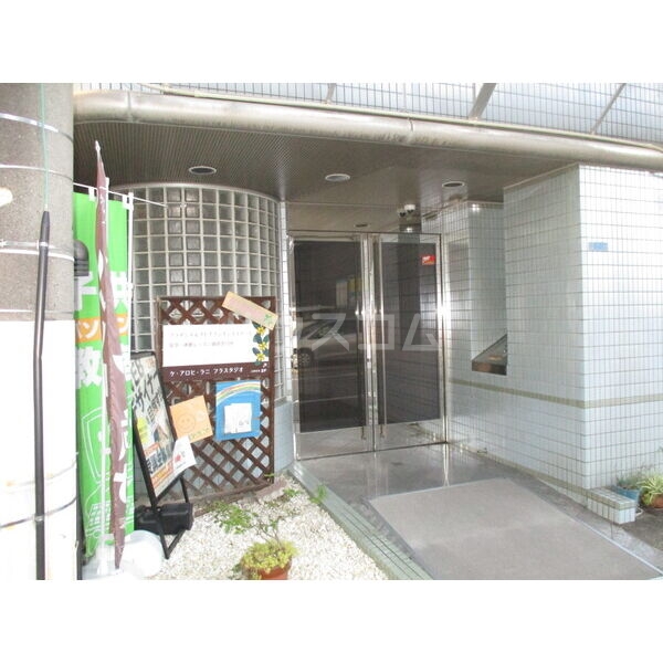 17/19 エントランス