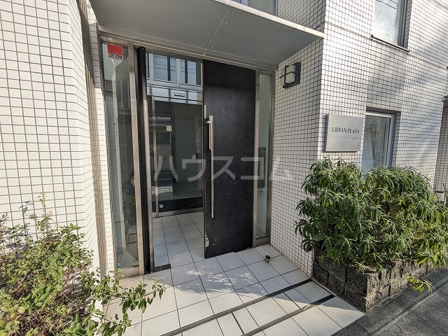 27/30 エントランス