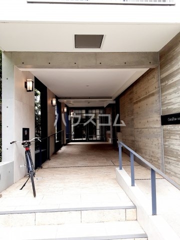 26/30 エントランス