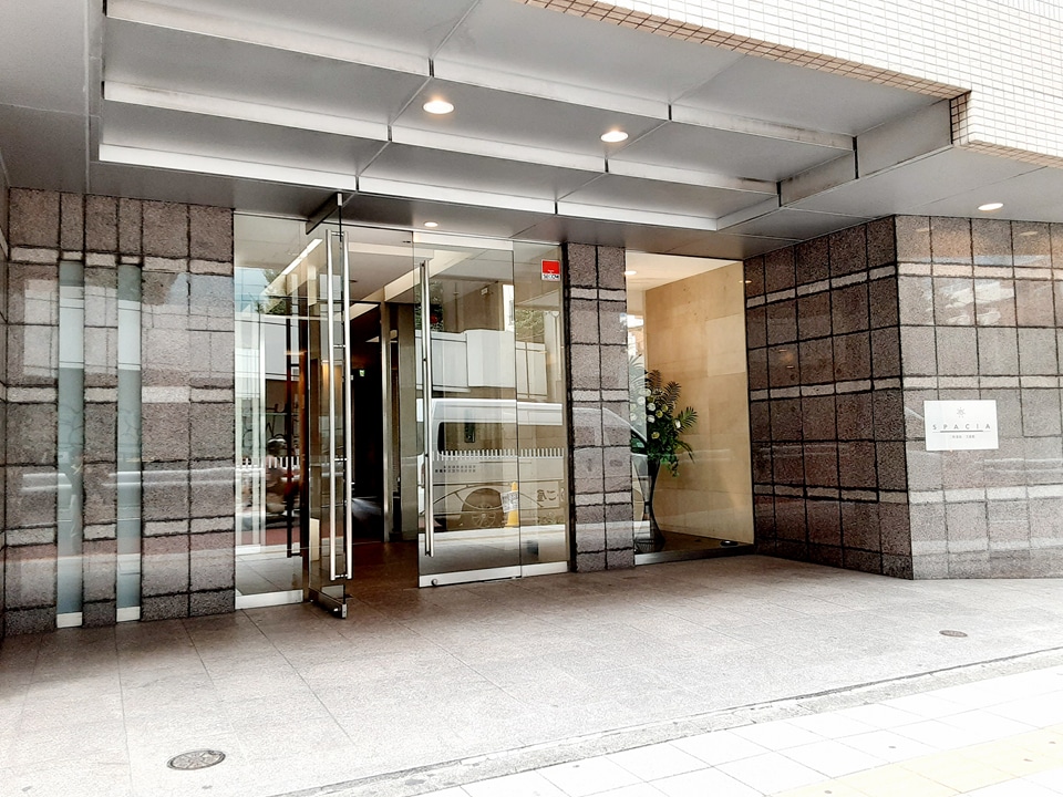 28/30 エントランス