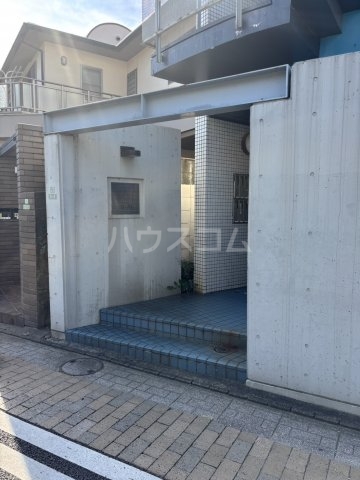 26/30 エントランス