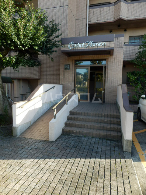 16/27 エントランス