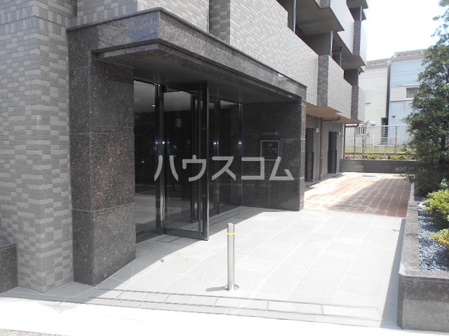 21/30 エントランス