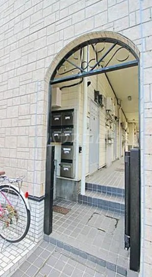 16/19 エントランス