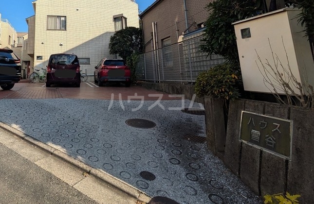 21/30 エントランス