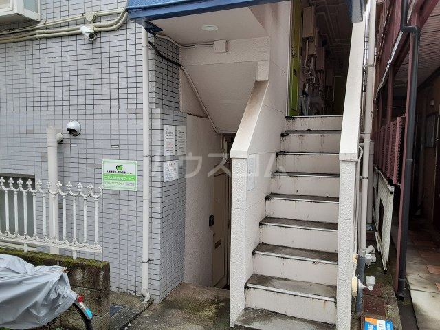 28/30 エントランス