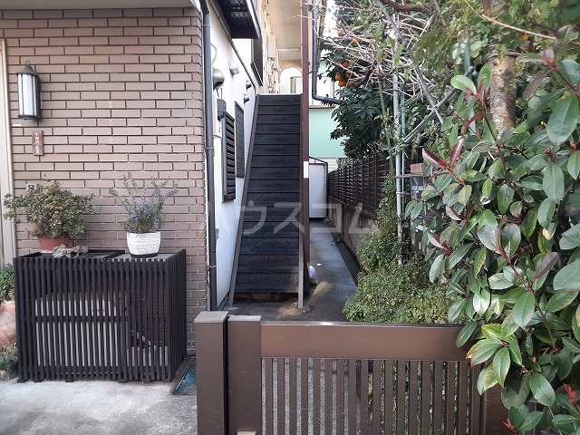 24/30 エントランス