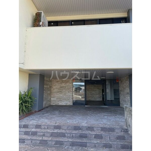 14/25 エントランス