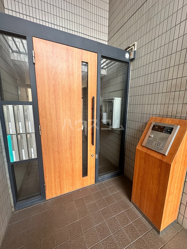 14/17 エントランス