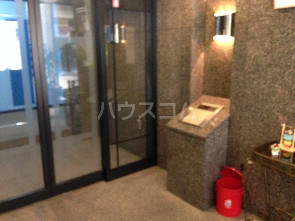 17/25 エントランス