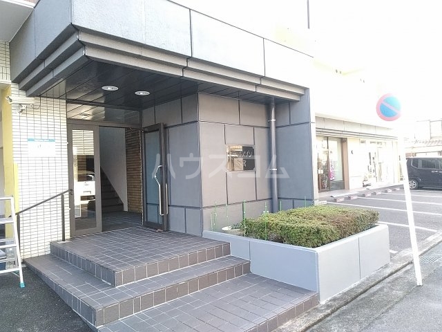 20/21 エントランス